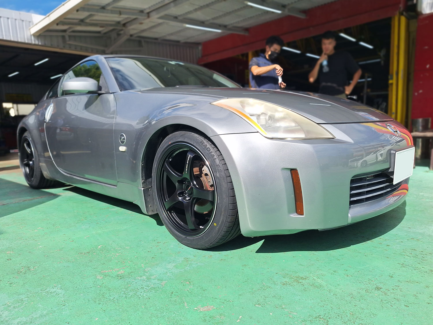 日産 Z33　CROSS SPEED CR5 18×8.5/9.5J　MINERVA 225/45R18 245/40R18