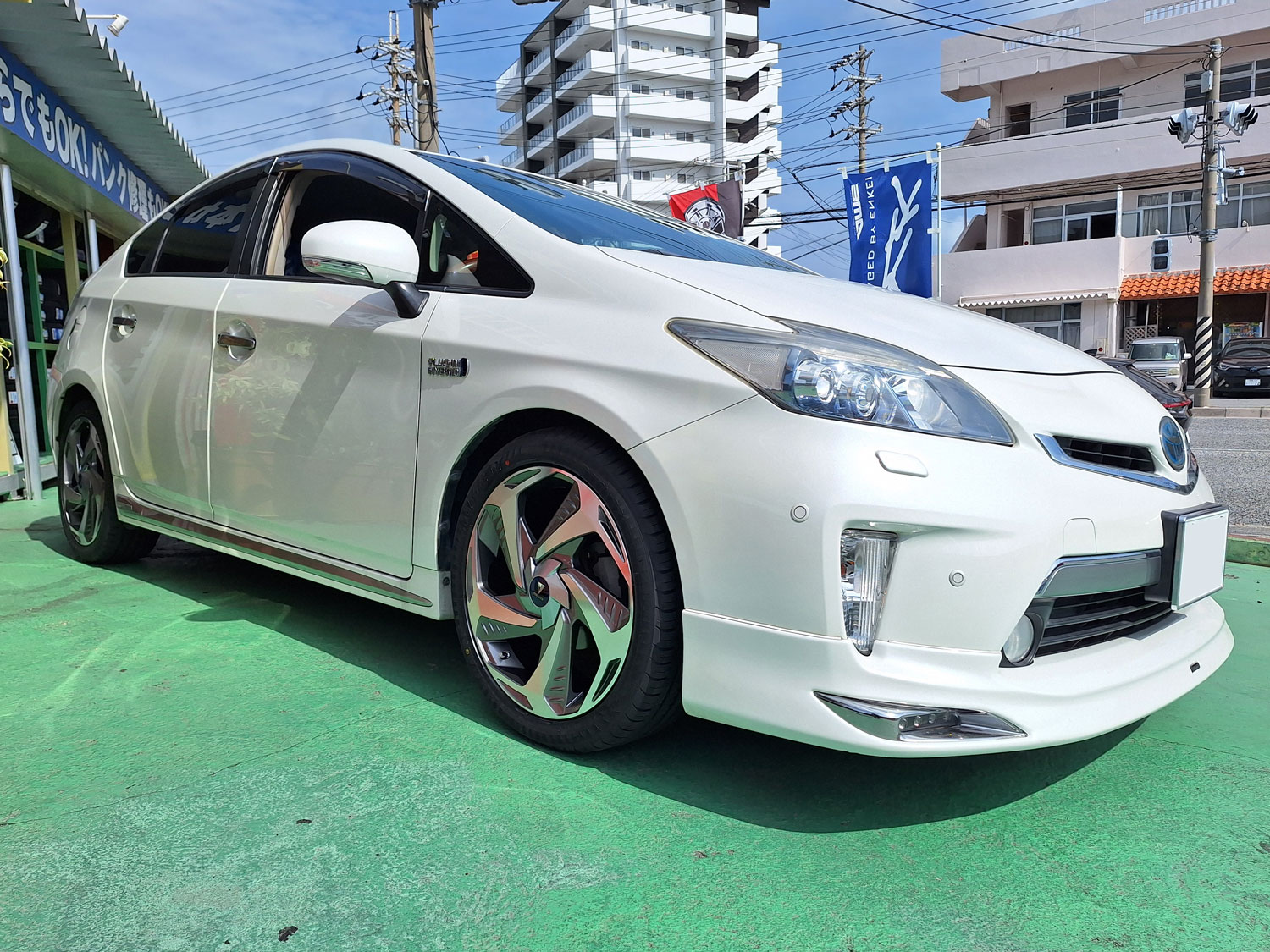 トヨタ 30プリウス　MODELLISTA WingDancer VII 18×7J　RADAR 215/45R18