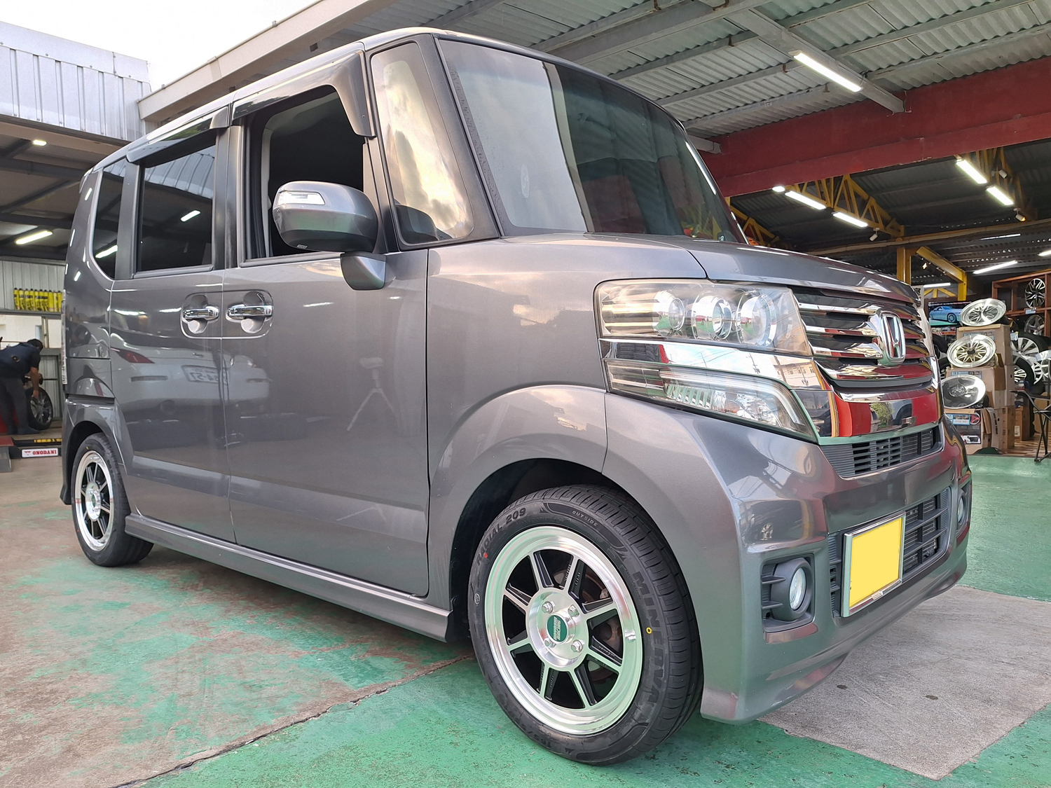 ホンダ N-BOX　ハヤシストリート TYPE STF 15×5.5J　MINERVA 165/55R15