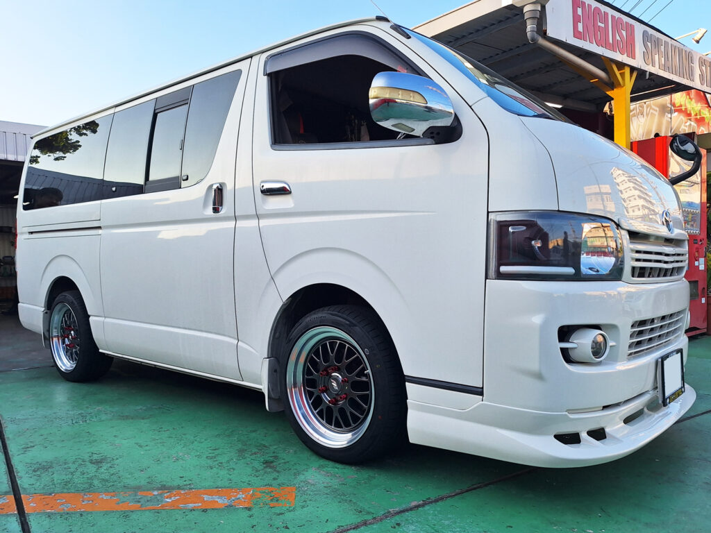 トヨタ ハイエース WORK XTRAP M1HC 18×8J MINERVA 225/45R18｜ホイール・タイヤならホイールガレージ