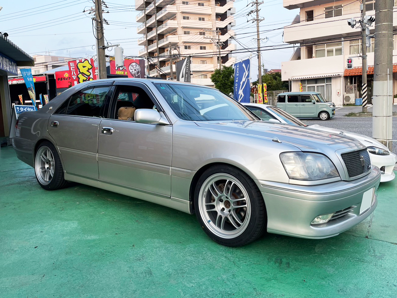 トヨタ クラウン　ENKEI RPF1 18×8.5J　MINERVA 235/40Ｒ18